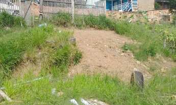 Imagem 5: Terreno com uma pequena casa