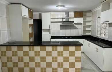 Imagem 2: Casa de fundo com garagem condomínio fechado