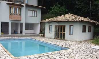 Imagem 4: Casa com 3 suítes no condomínio Alpes da Cantareira