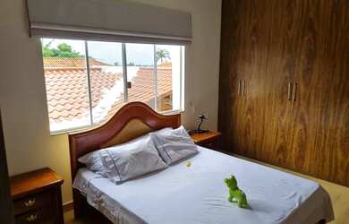 Imagem 6: Casa de condomínio para venda possui 450 metros quadrados com 5 quartos