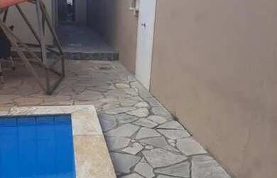 Imagem 2: CASA TÉRREA, PROX DA AV DAS TORRES, NO JD ITALIA, 4QTOS, 1 SUIT, MOBILIAD, COM PISCINA E C