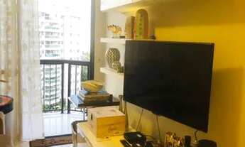 Imagem 2: APARTAMENTO TODO REFORMADO E DECORADO PARA VENDA NA BARRA DA TIJUCA, POSSUI 3 QUARTOS, É M