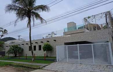 Imagem 2: Casa térrea na Praia de Pernambuco com piscina e churrasqueira