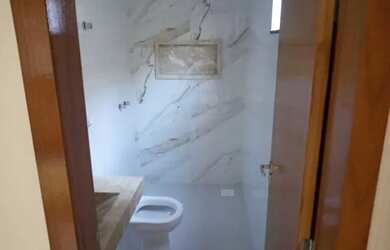 Imagem 5: CASA 3 SUÍTES PLENAS, ALTO PADRÃO, PÉ DIREITO DUPLO, VARANDA GOURMET COM CHURRASQUEIRA, FI