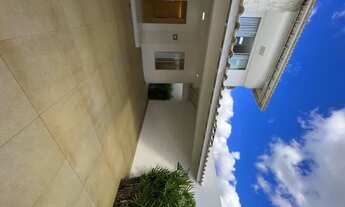 Imagem: Casa no bairro Candeias com acabamento de