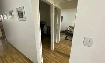 Imagem 4: Apto. andar alto ensolarado, 2 dormitórios e 1 cozinha c/ armários, 1 vaga, 2 quadras da P