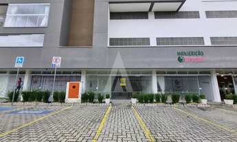 Imagem 2: Sala comercial de 44,72m² com 01 banheiro e vaga de estacionamento rotativa frontais