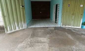 Imagem 2: Imóvel de 360 metros todo murado com 3 casas