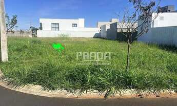 Imagem: Terreno à venda com área de 392,72 m²