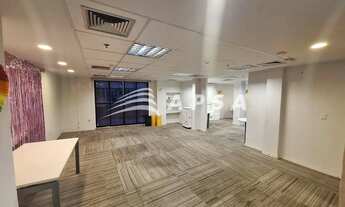 Imagem 2: NO CORAÇÃO PULSANTE DO CENTRO DO RIO DE JANEIRO, NA TRADICIONAL RUA DA ASSEMBLEIA, ENCONTR