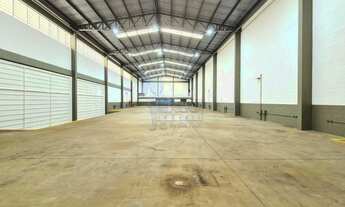 Imagem 4: Galpão comercial de 1350m² com 02 docas para locação - Jardim Jóquei Clube