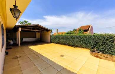 Imagem 4: Casa para venda possui 1320 metros quadrados com 3 quartos em Lago Parque - Londrina - Par