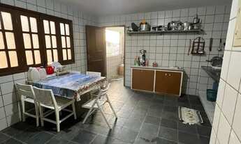 Imagem 6: Imóvel para aluguel e venda tem 200 metros quadrados com 4 quartos