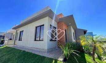 Imagem 4: Encante-se com Esta Aconchegante Casa no Parque Ipiranga!