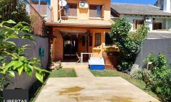 Imagem 3: Sobrado em Porto Alegre, no bairro Espírito Santo, com 3 dormitório(s), e 3 banh