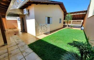 Imagem 2: Casa para Venda em Londrina, Residencial José B Almeida, 3 dormitórios, 1 banheiro, 2 vaga