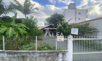 Imagem: Excelente terreno com casa pequena