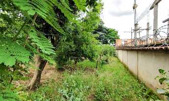 Imagem 7: Lote todo murado na região central de Neves - Sevilha A