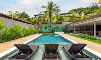 Imagem 4: ESPETACULAR CASA FORA DE CONDOMÍNIO COM 5 SUÍTES E JARDIM COM PISCINA E HIDROMASSAGEM, EM