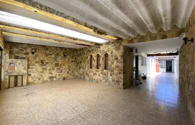 Imagem 2: Térrea para venda possui 198 metros quadrados com 2 quartos em Caiçara - Praia Grande - SP