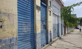 Imagem: Terreno com alguns imóveis em Nilópolis