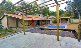 Imagem 2: Linda chácara com 3 dormitórios, piscina, deck, vista deslumbrante, bem localizada, à vend
