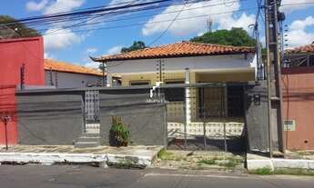 Imagem: CASA NO CENTRO COM 3 QUARTOS