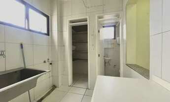 Imagem 5: Venha morar neste Amplo Apartamento com armários embutidos em localização espetacular na A