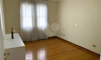 Imagem 5: Casa de Vila com portão no Tatuapé com 4 dormitórios, 1 suíte, 3 banheiros e 1 vaga