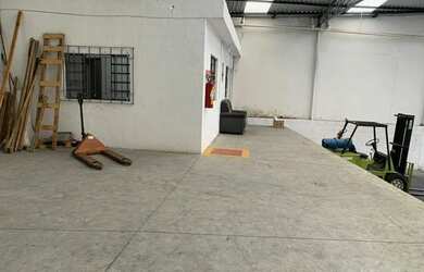 Imagem 4: Lindo Galpão com pé direito 7,5m²- com uma ótima localização