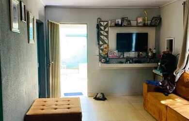 Imagem 2: Casa com barracão no fundo Seandor canedo