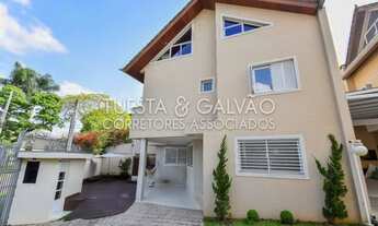 Imagem 3: Excelente sobrado à venda, contendo 3 quartos (sendo 1 suíte), ático completo, 3 va