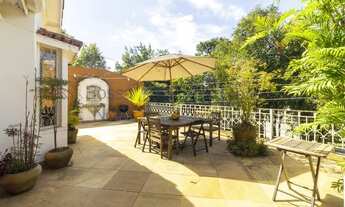 Imagem: Casa em rua tranquila e arborizada