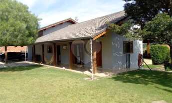 Imagem 2: Casa com 3 suítes e com piscina a venda próximo ao centro de Mairiporã-SP