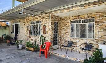 Imagem: Casarão amplo com quintal na rua do ponto