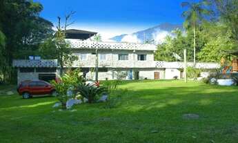 Imagem 2: Praia em Ubatuba sem trânsito e baixo investimento