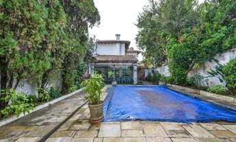 Imagem 2: Casa com 3 dormitórios nos Jardins com piscina e churrasqueira