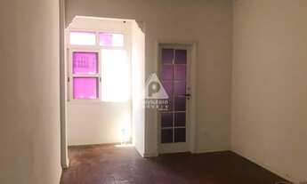 Imagem 4: Copacabana - Quarto e sala em rua nobre na quadra da praia