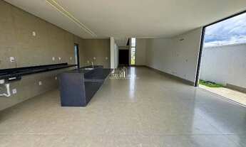 Imagem 3: Sobrado com 4 suítes plenas, incluindo uma suíte térrea, Localizado no Jardins Nápoles