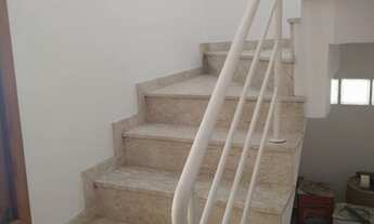 Imagem 4: Amplo sobrado em Taboão da Serra, 157m2, 4 quartos, 1 suíte, 1 banheiro e 1 lavado, garage