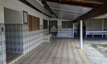 Imagem 2: Casa com terreno enorme