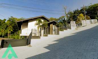 Imagem: Linda casa, localizada no Bairro Itoupava