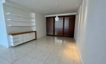 Imagem 4: Portaria 24h. Apartamento com 2 vagas de garagem, 4 quartos (1 suíte) para alugar, 140 m²