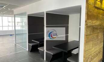 Imagem 7: Sala comercial de 390 m² com piso elevado, forro com luminárias, ar condicionado