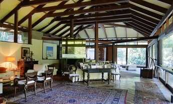 Imagem: Casa maravilhosa com ótimo terreno em rua