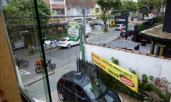 Imagem 4: 2 salas em casa de espaços voltados à saúde e bem estar, com copa, banheiros, ar condic