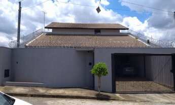 Imagem 2: Casa para venda possui 400 metros quadrados com 5 quartos