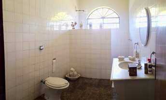 Imagem 2: Casa no centro de Bananal SP com 345 M2 com 3 quartos (suite