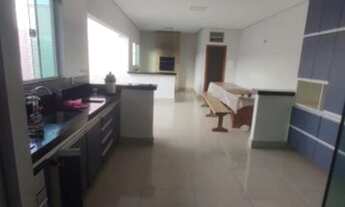Imagem 2: Casa com piscina no bairro Jardim Imperial em Cuiabá-MT