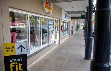 Imagem 7: Lojas comerciais no Shopping Flamingo